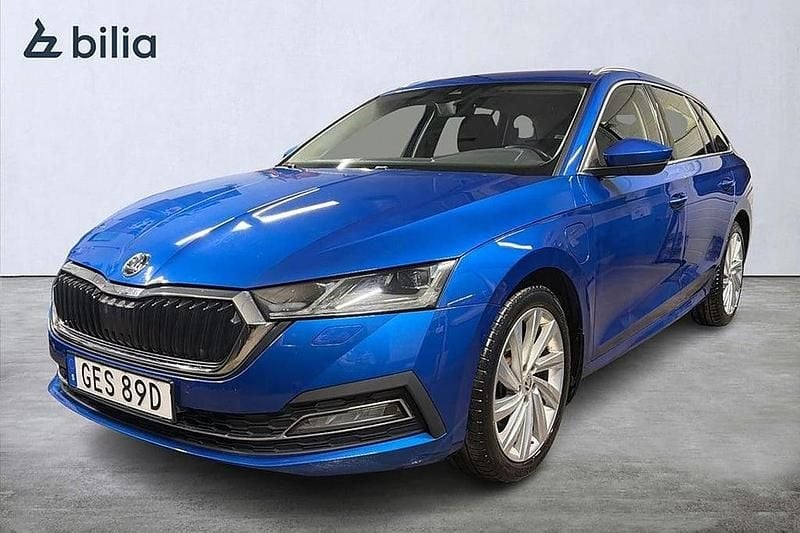 Blå Begagnad 2021 Skoda Octavia Style Kombi | 249 000 kr (Marknadspris) - Bild 1/4