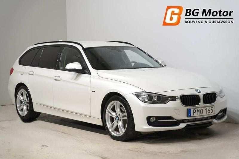 Vit Begagnad 2013 BMW 320 Sport Line Kombi | 159 900 kr (Marknadspris) - Bild 1/4