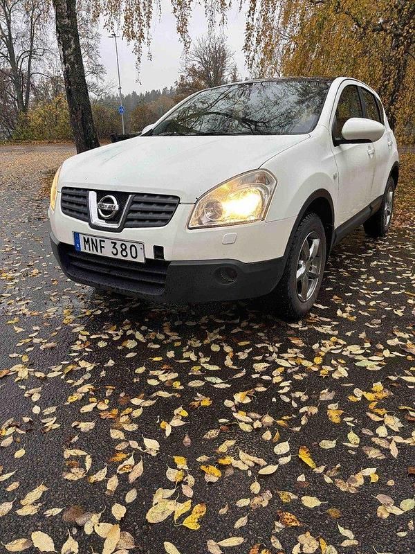 Vit Begagnad 2008 Nissan Qashqai SUV | 38 000 kr (Marknadspris) - Bild 1/4
