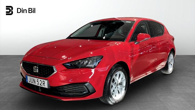 Röd (pure red) Begagnad 2023 Seat Leon Style Kombi | 194 900 kr (Superpris) - Bild 1/4