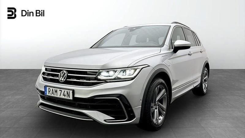 Reflex silver metallic Begagnad 2023 VW Tiguan R-line SUV | 379 900 kr (Lite dyr) - Bild 1/4