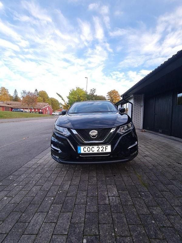 Svart Begagnad 2021 Nissan Qashqai SUV | 199 000 kr (Bra pris) - Bild 1/4