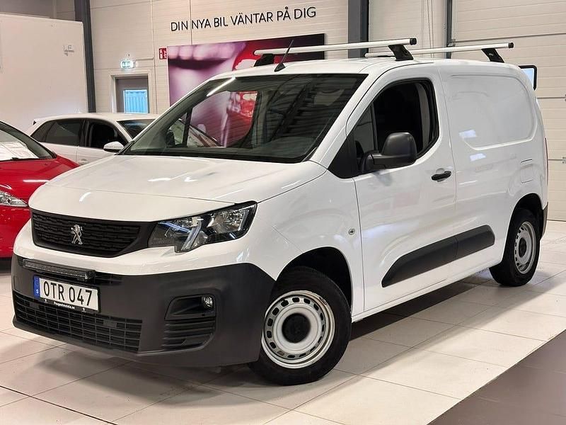 Vit Begagnad 2020 Peugeot Partner Minibuss | 135 000 kr (Bra pris) - Bild 1/4