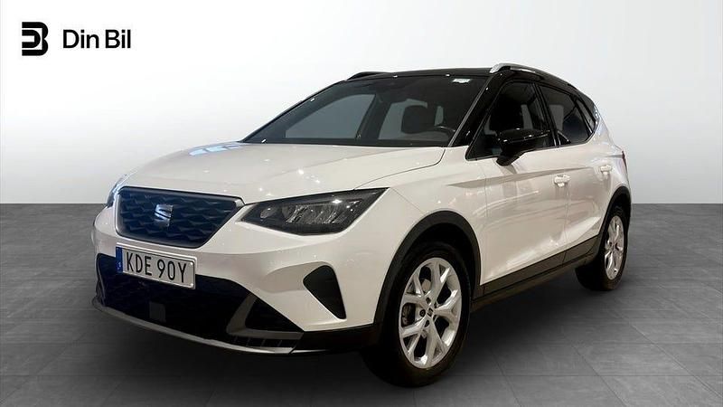 Vit Begagnad 2022 Seat Arona FR SUV | 199 900 kr (Marknadspris) - Bild 1/4