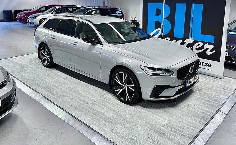 Silver Begagnad 2022 Volvo V90 R-Design Kombi | 389 000 kr (Marknadspris) - Bild 1/4