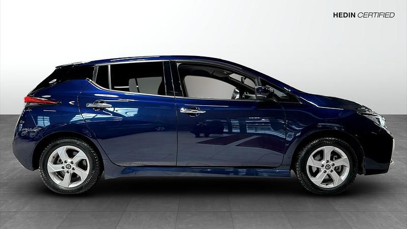Begagnad Nissan Leaf N-Connecta 110 kW (150 HK) 2023 Blå Halvkombi
