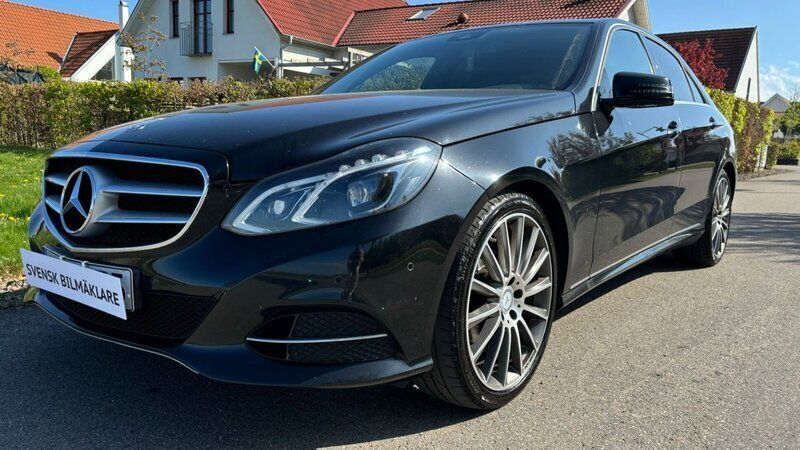 Svart Begagnad 2013 Mercedes E220 Avantgarde Sedan | 149 900 kr (Marknadspris) - Bild 1/4