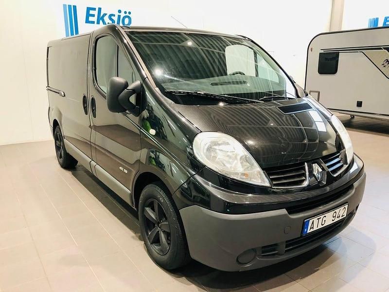 Svart Begagnad 2010 Renault Trafic Minibuss | 59 900 kr (Marknadspris) - Bild 1/4