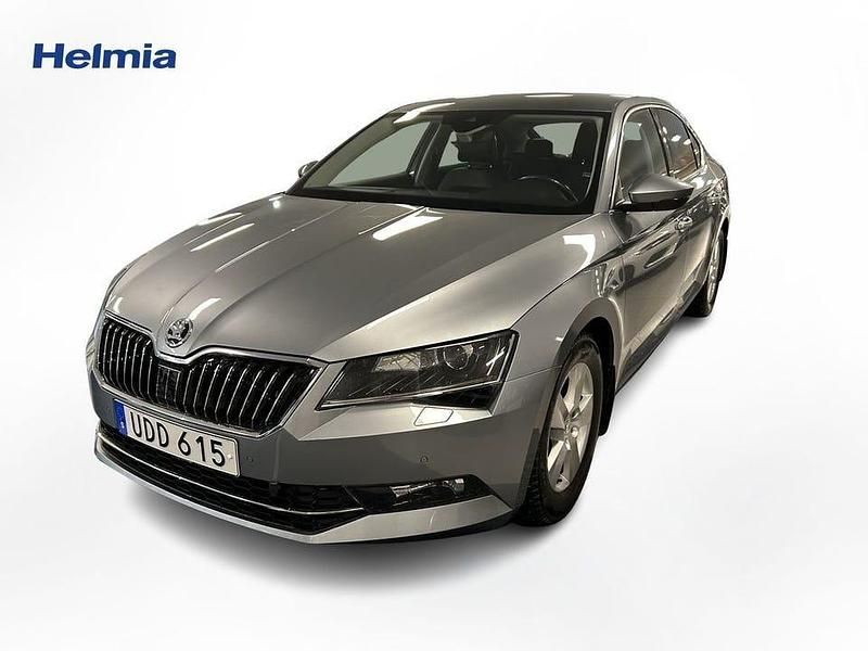 Grå Begagnad 2017 Skoda Superb Kombi | 209 900 kr (Superpris) - Bild 1/4