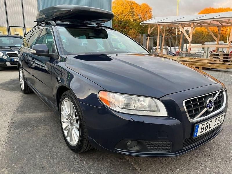 Begagnad Volvo V70 Momentum 163 HK (119 kW) 2011 Blå (blå metallic) Kombi