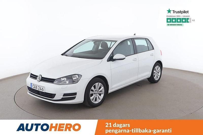 Vit Begagnad 2016 VW Golf VII Halvkombi | 108 000 kr (Bra pris) - Bild 1/4