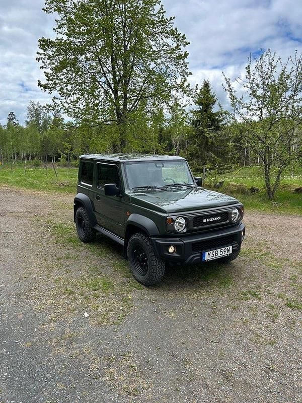 Grön Begagnad 2024 Suzuki Jimny SUV | 314 900 kr (Superpris) - Bild 1/4