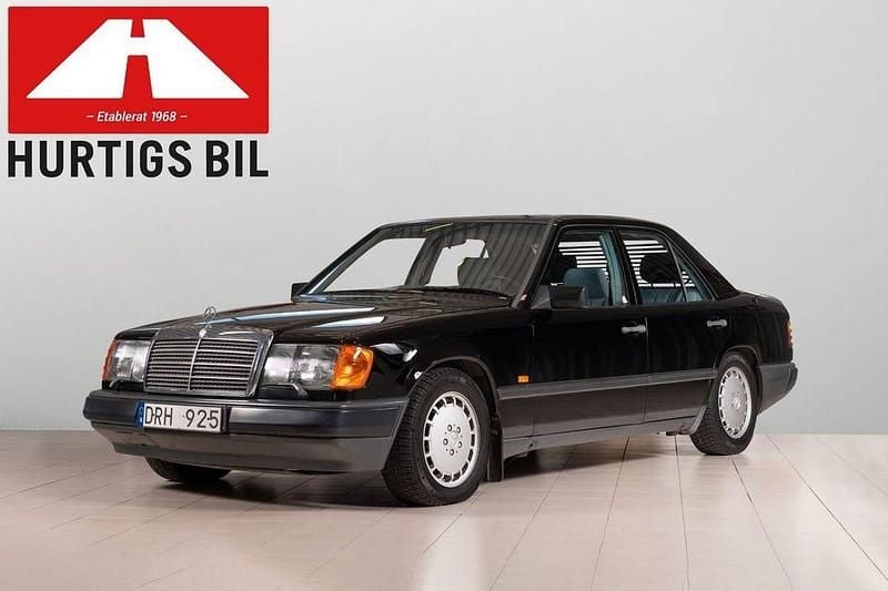 Svart Begagnad 1989 Mercedes E230 Sedan | 149 990 kr - Bild 1/4