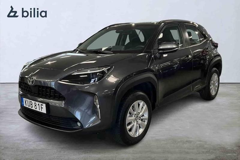 Grå Begagnad 2025 Toyota Yaris Cross SUV | 304 900 kr (Bra pris) - Bild 1/1