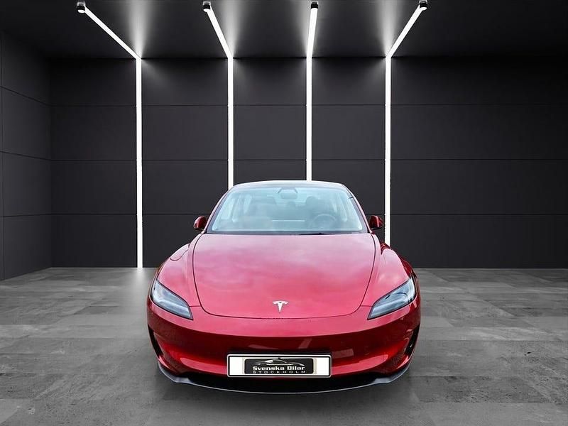Begagnad Tesla Model 3 Performance 461 kW (627 HK) 2024 Röd (ultra red) Sedan