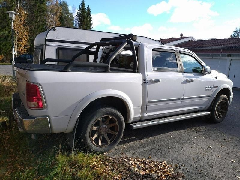 Vit Begagnad 2014 RAM 1500 Pickup | 312 500 kr (Lite dyr) - Bild 1/2