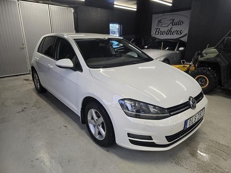 Begagnad VW Golf VII 105 HK (77 kW) 2014 Vit Halvkombi
