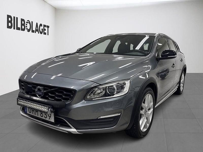 Begagnad Volvo V60 CC Summum 190 HK (139 kW) 2016 Grå Kombi