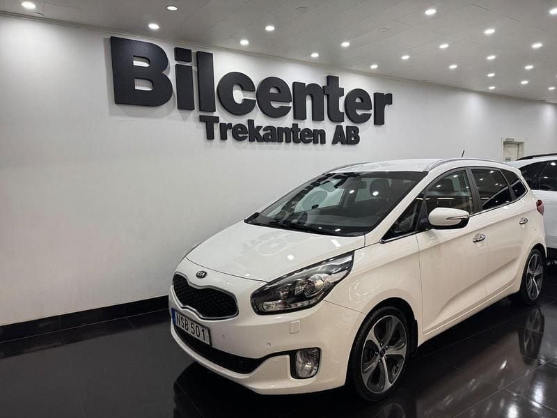 Vit Begagnad 2014 Kia Carens Minibuss | 99 900 kr (Marknadspris) - Bild 1/4