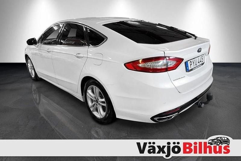 Begagnad Ford Mondeo Titanium 180 HK (132 kW) 2015 Vit Halvkombi