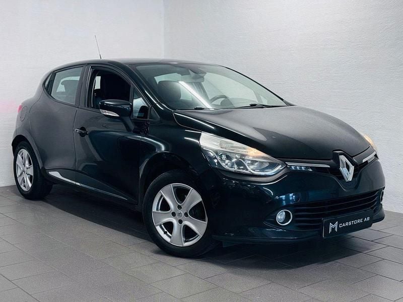 Svart Begagnad 2014 Renault Clio IV Halvkombi | 59 900 kr (Marknadspris) - Bild 1/4