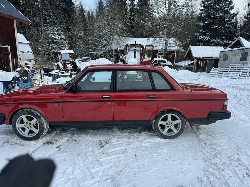 Begagnad Volvo 240 115 HK (84 kW) 1987