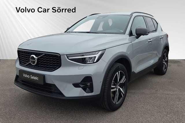 Begagnad 2025 Volvo XC40 SUV | 389 900 kr (Marknadspris) - Bild 1/3