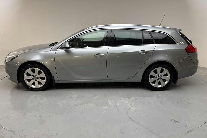 Begagnad Opel Insignia 160 HK (117 kW) 2012 Grå Kombi