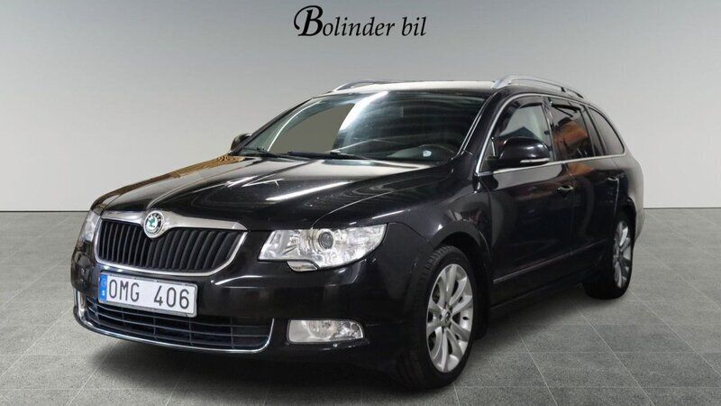 Svart Begagnad 2010 Skoda Superb Ambition Kombi | 58 900 kr (Marknadspris) - Bild 1/4