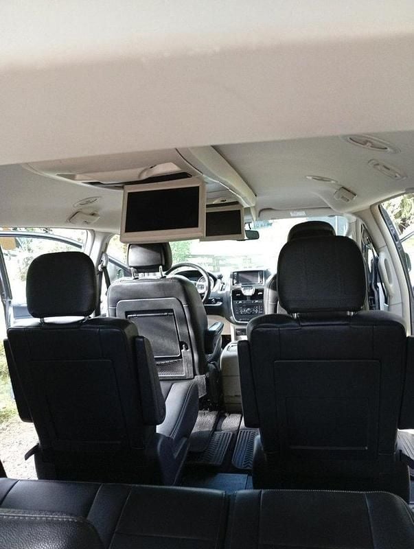 Svart Begagnad 2014 Lancia Voyager Minibuss | 79 000 kr (Superpris) - Bild 1/4