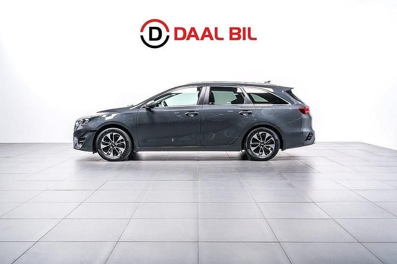 Grå Begagnad 2022 Kia Ceed Sportswagon Advance Kombi | 239 700 kr (Marknadspris) - Bild 1/4
