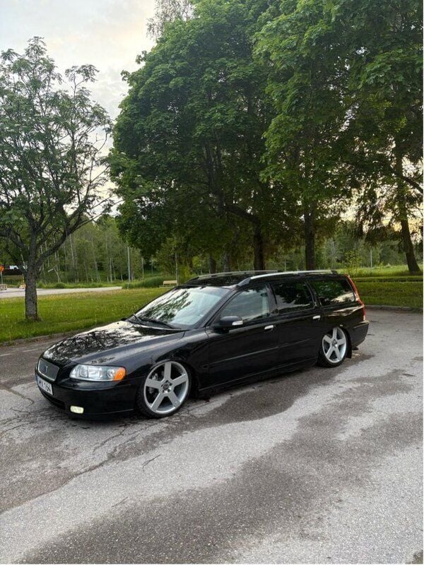 Svart Begagnad 2005 Volvo V70 Summum Kombi | 34 000 kr (Marknadspris) - Bild 1/4