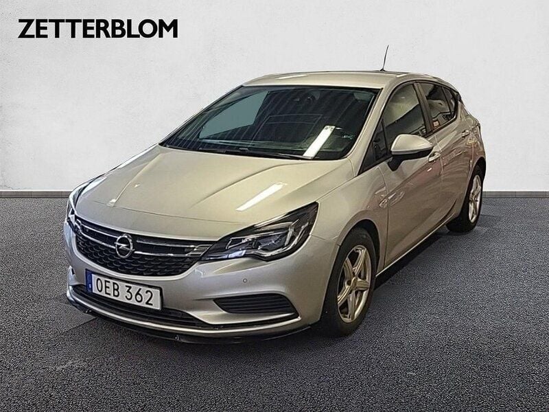 Silvermetallic Begagnad 2016 Opel Astra Enjoy Halvkombi | 89 000 kr (Marknadspris) - Bild 1/4