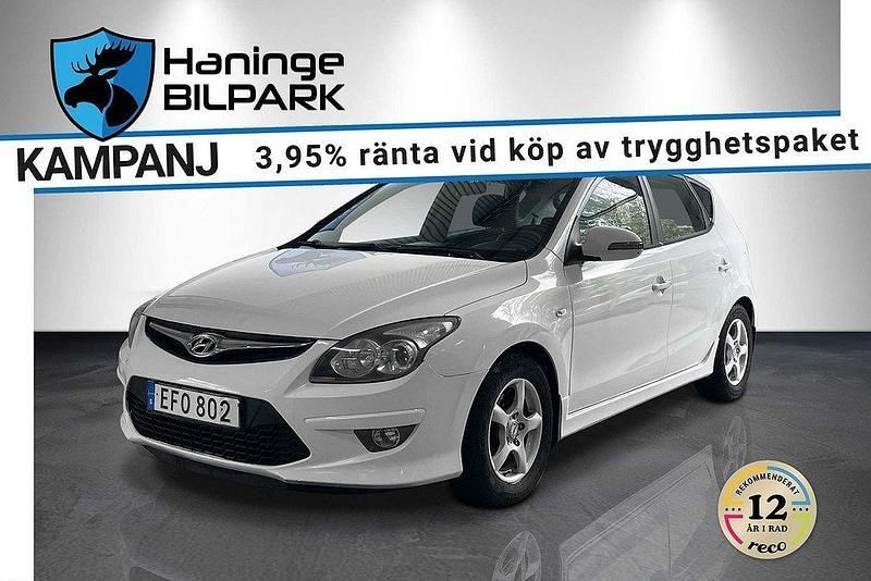 Vit Begagnad 2011 Hyundai i30 Halvkombi | 69 900 kr (Marknadspris) - Bild 1/2