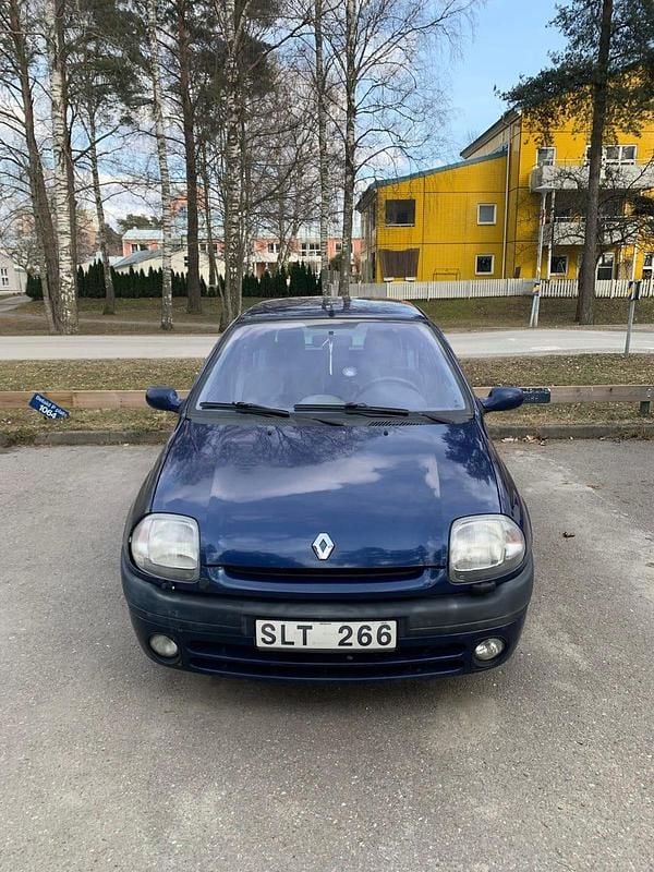 Begagnad 2001 Renault Clio II Halvkombi | 11 500 kr (Bra pris) - Bild 1/4