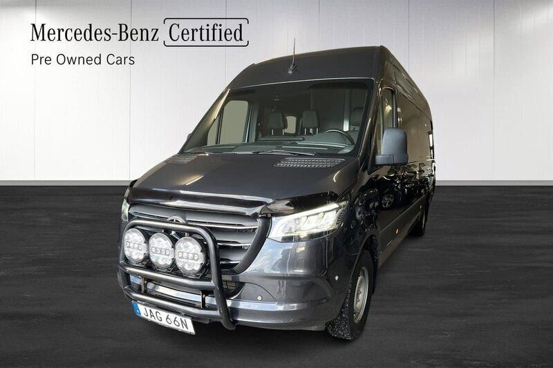 Grå Begagnad 2023 Mercedes Sprinter Van | 675 500 kr - Bild 1/4