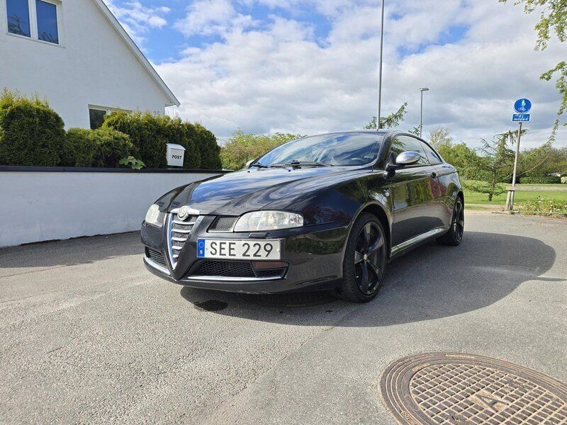 Svart Begagnad 2008 Alfa Romeo GT Sportkupé | 39 000 kr - Bild 1/4