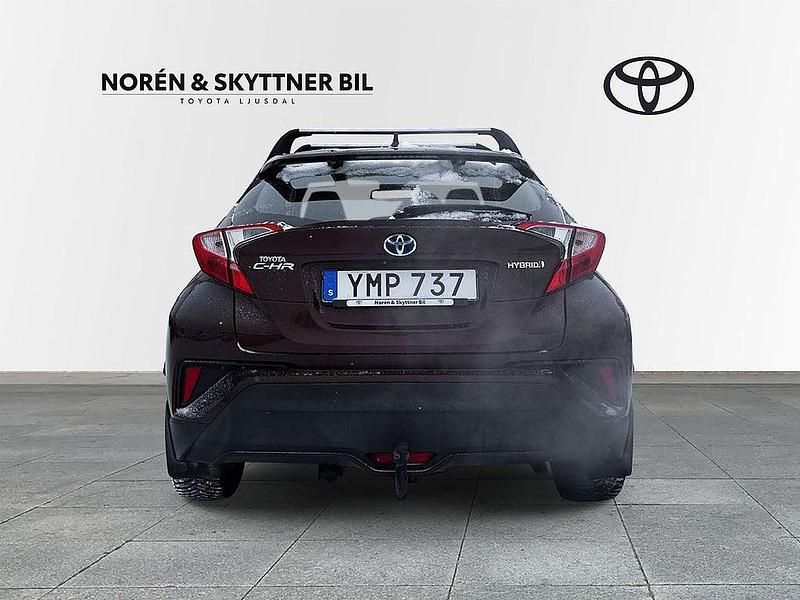 Begagnad Toyota C-HR Active 124 HK (91 kW) 2017 Brun SUV