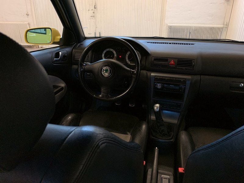 Begagnad Skoda Octavia RS 180 HK (132 kW) 2002 Gul Sedan