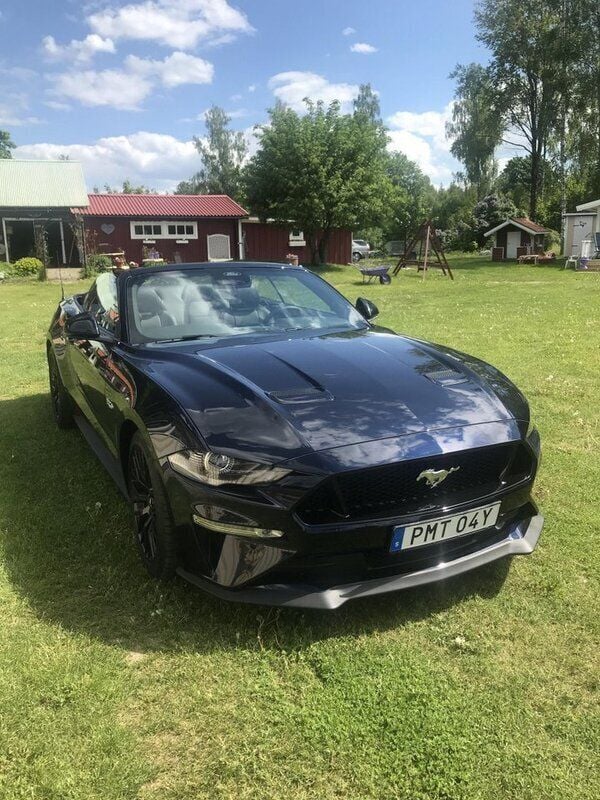 Blå Begagnad 2021 Ford Mustang GT Convertible Cab | 530 000 kr (Superpris) - Bild 1/2