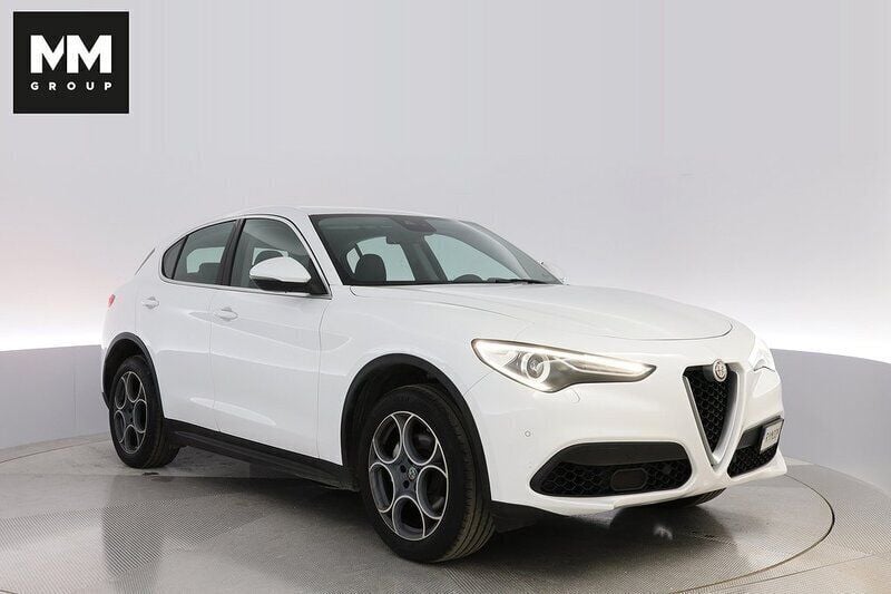 Vit Begagnad 2017 Alfa Romeo Stelvio Super SUV | 249 900 kr (Marknadspris) - Bild 1/4