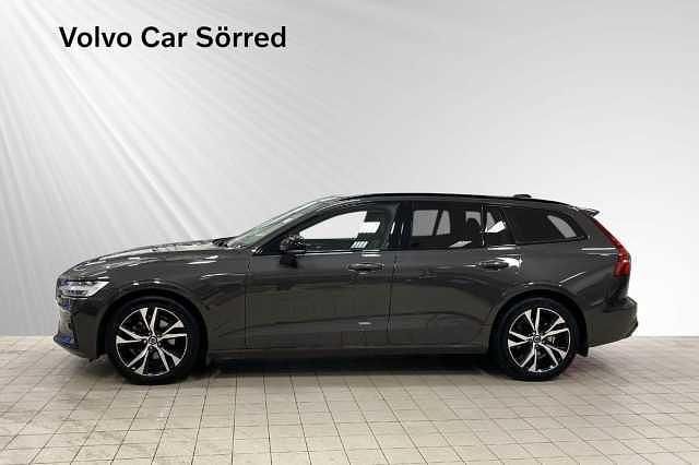 Begagnad Volvo V60 Plus 344 HK (253 kW) 2022 Grå Kombi