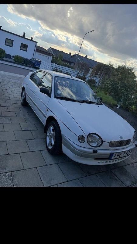 Begagnad 1998 Toyota Corolla Halvkombi | 40 000 kr (Dyr) - Bild 1/4