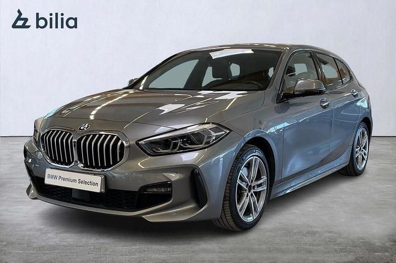 Begagnad BMW 118 M Sport 136 HK (100 kW) 2022 Grå Halvkombi