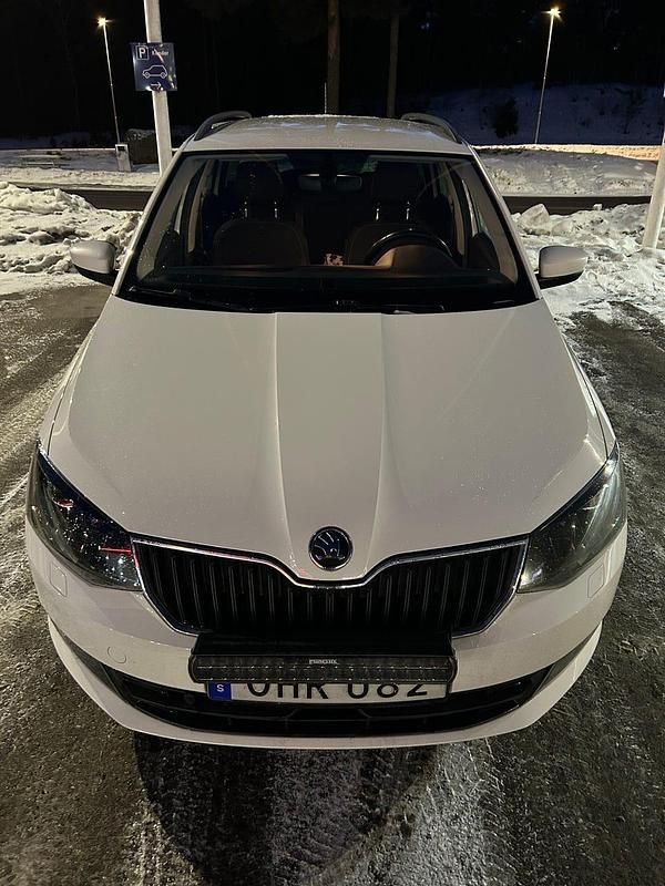 Begagnad 2017 Skoda Fabia Kombi | 84 000 kr (Marknadspris) - Bild 1/4