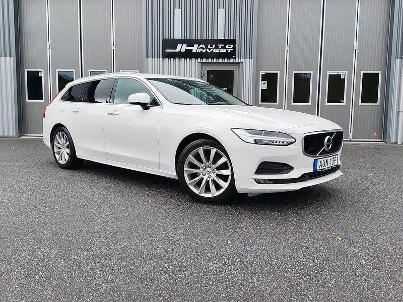 Vit Begagnad 2019 Volvo V90 Momentum Kombi | 129 900 kr - Bild 1/4