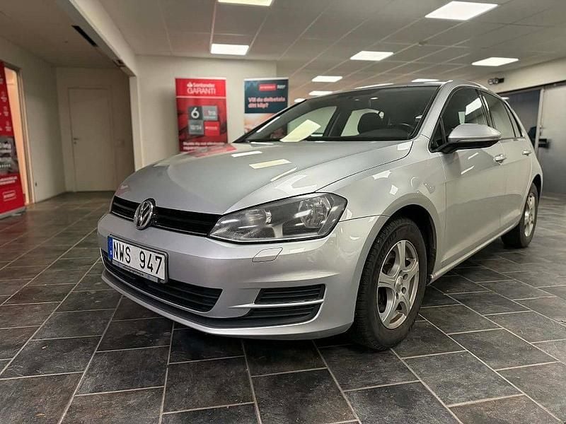 Silver Begagnad 2013 VW Golf VII Halvkombi | 84 700 kr (Marknadspris) - Bild 1/4