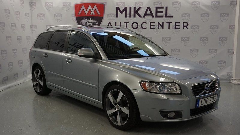 Begagnad Volvo V50 Momentum 150 HK (110 kW) 2011 Silver Kombi