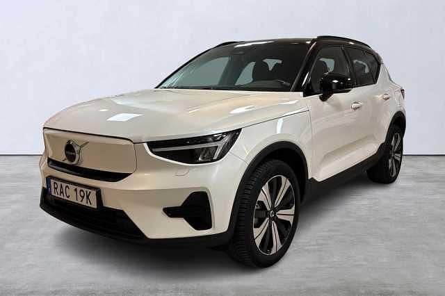 Vit Begagnad 2022 Volvo XC40 Core SUV | 319 900 kr (Superpris) - Bild 1/4