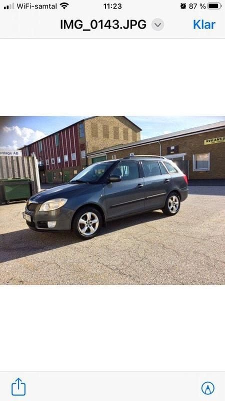 Mörkgrå (grå) Begagnad 2010 Skoda Fabia Kombi | 29 000 kr (Marknadspris) - Bild 1/4